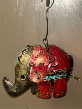 Red Metal Elephant Tea Light Hanging Décor